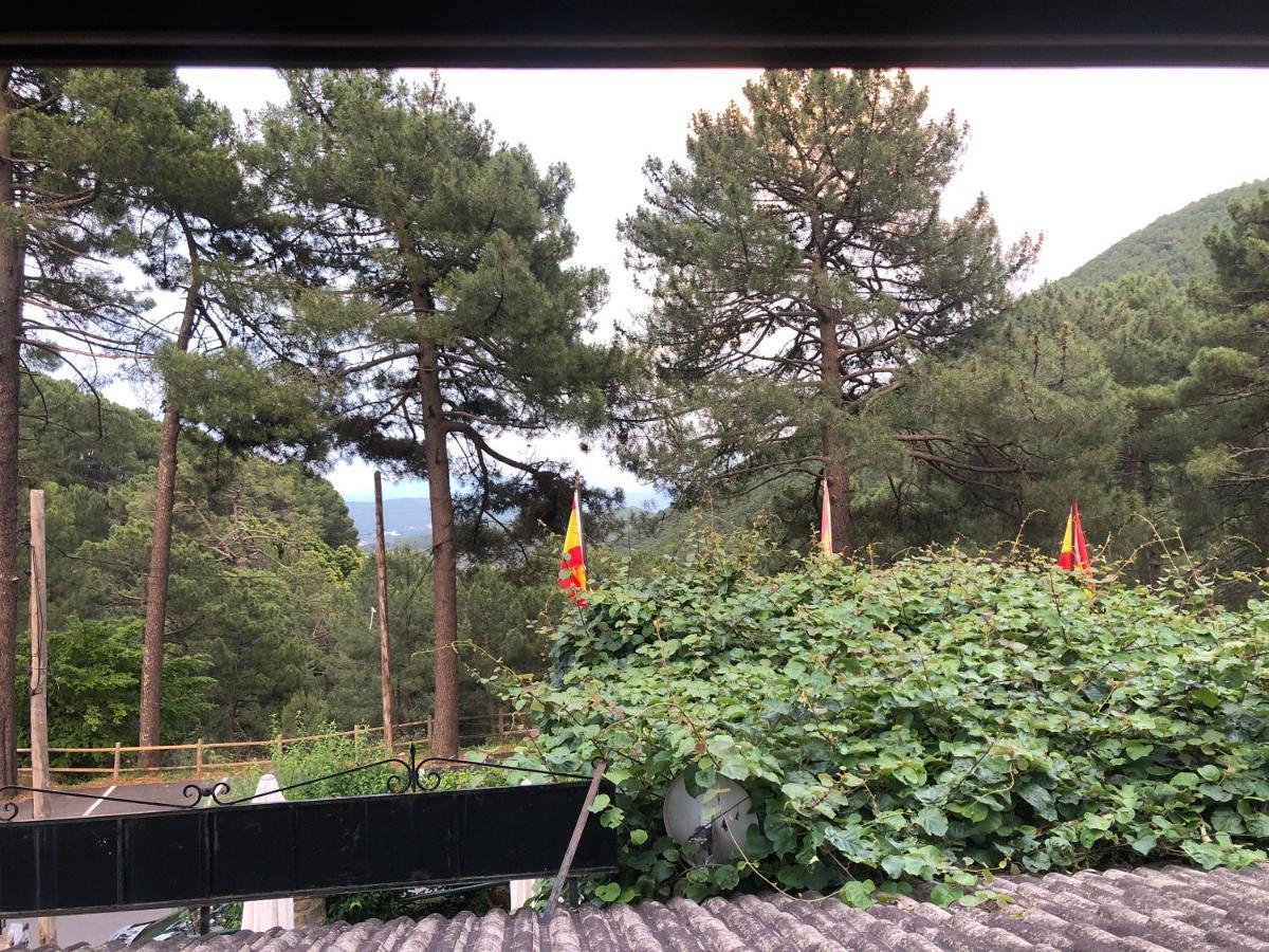 Hostal-Restaurante Fogon De Gredos Guisando Exterior foto