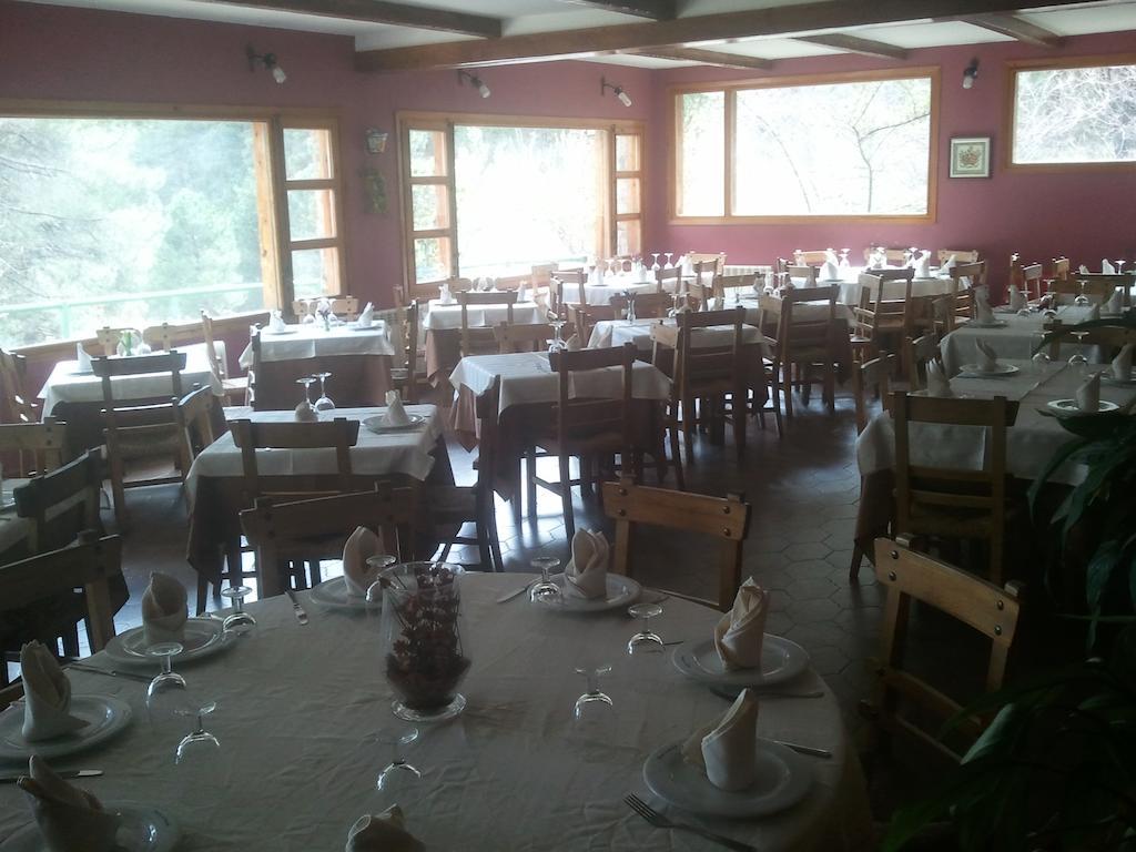 Hostal-Restaurante Fogon De Gredos Guisando Exterior foto