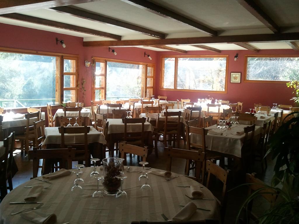 Hostal-Restaurante Fogon De Gredos Guisando Exterior foto